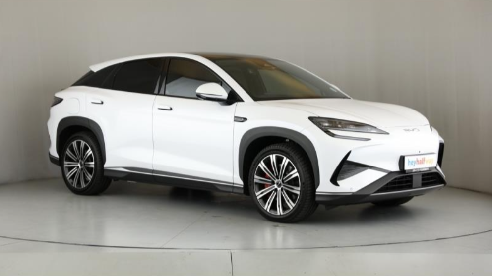 BYD Sealion 7 exterior, front three-quarter view